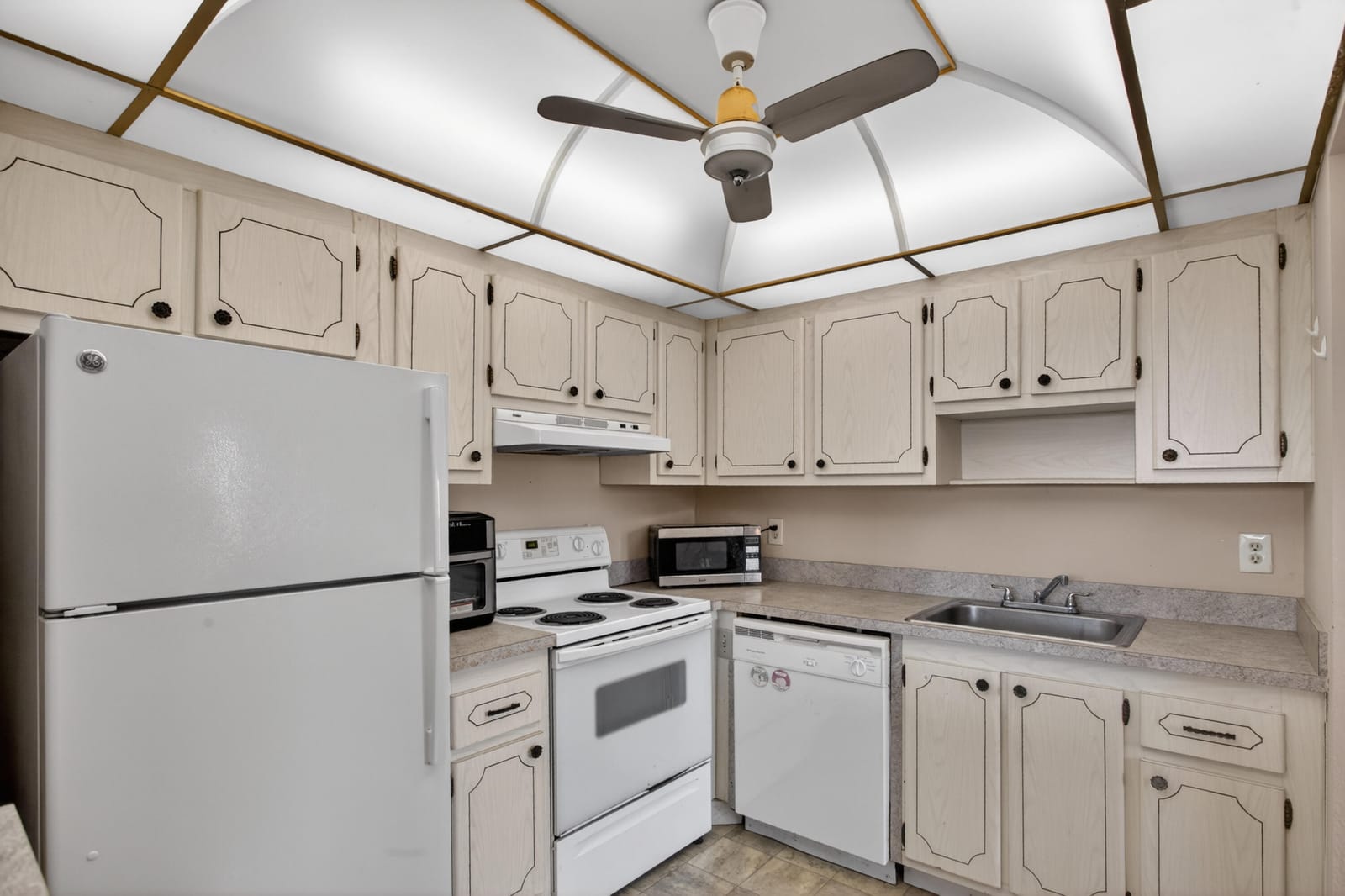 82 Flanders B, Delray Beach, FL 33484 photo 21