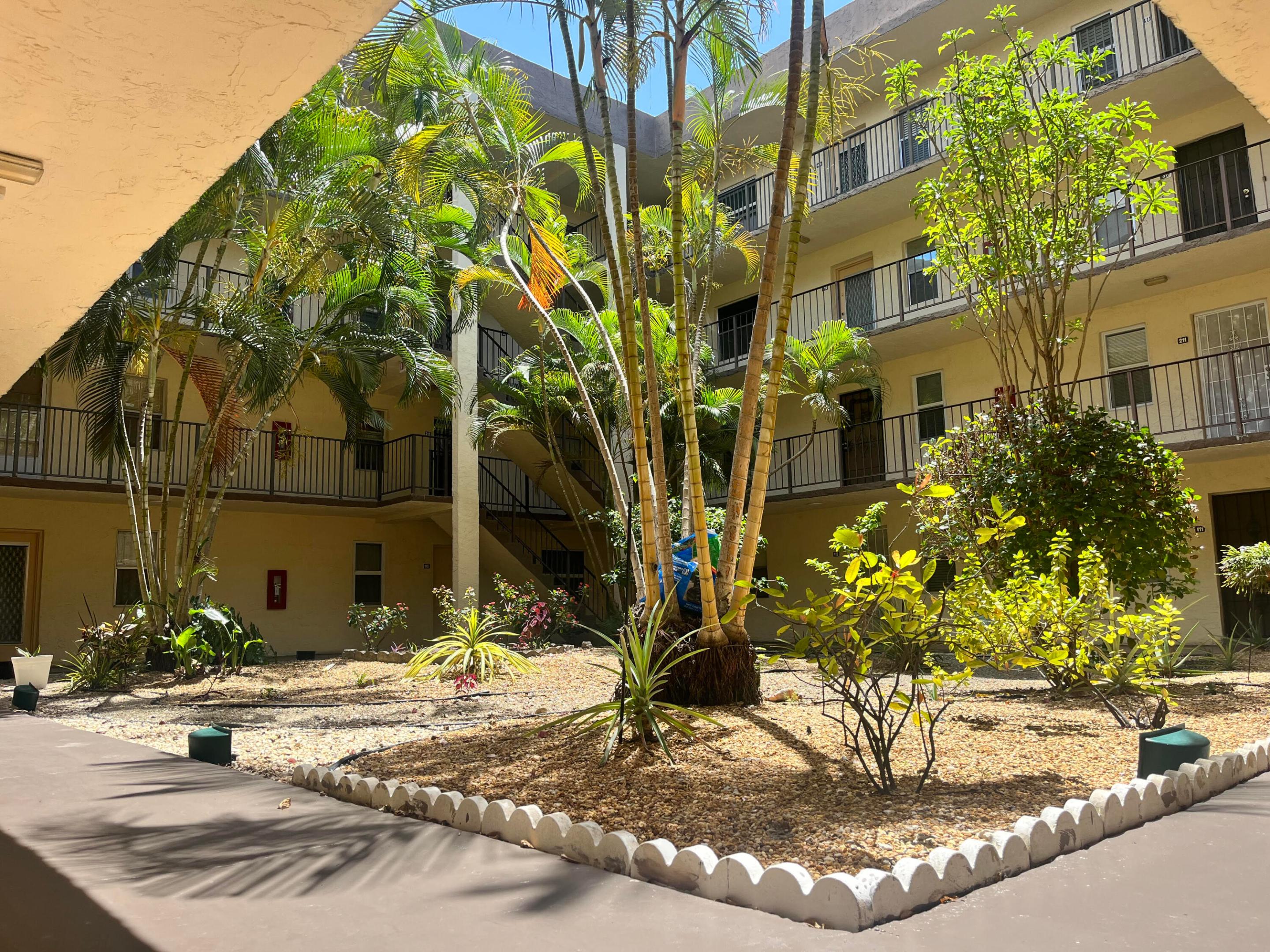 2871 Somerset Drive 414, Lauderdale Lakes, FL 33311, Lauderdale Lakes