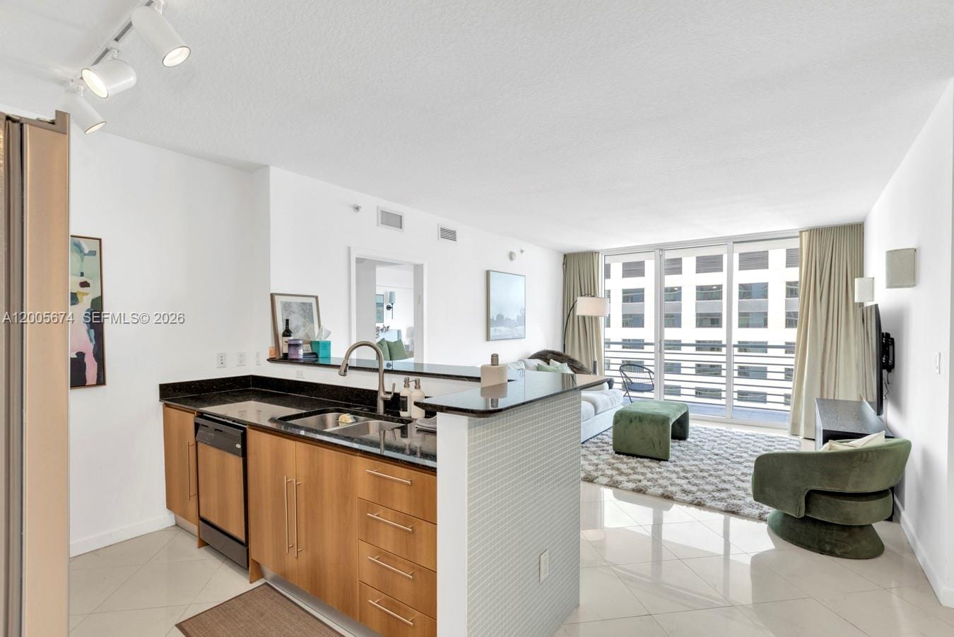 335 S Biscayne Boulevard 3408, Miami, FL 33131 photo 2