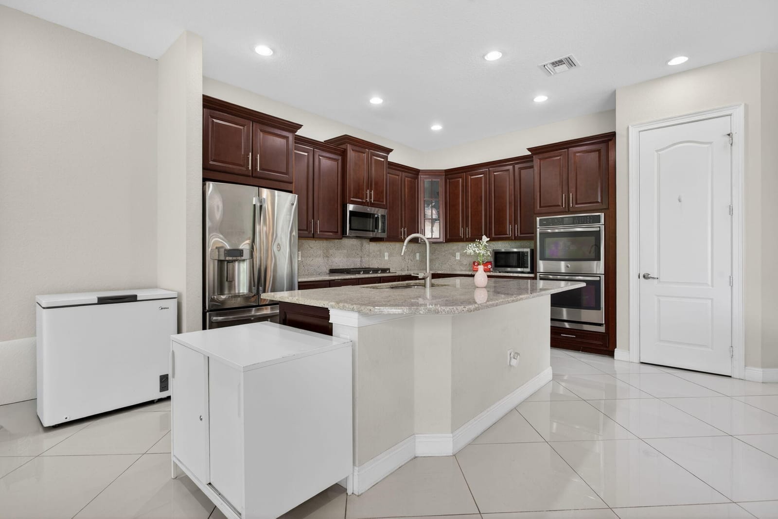 8850 Miralago Way — photo 3