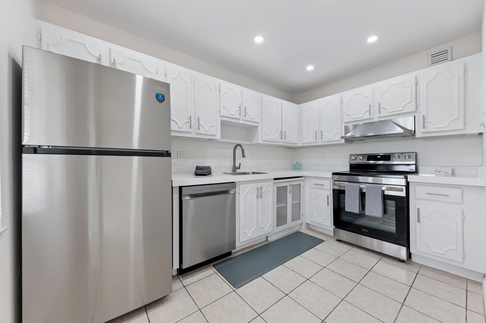126 Sparrow Drive 10b, Royal Palm Beach, FL 33411 photo 3
