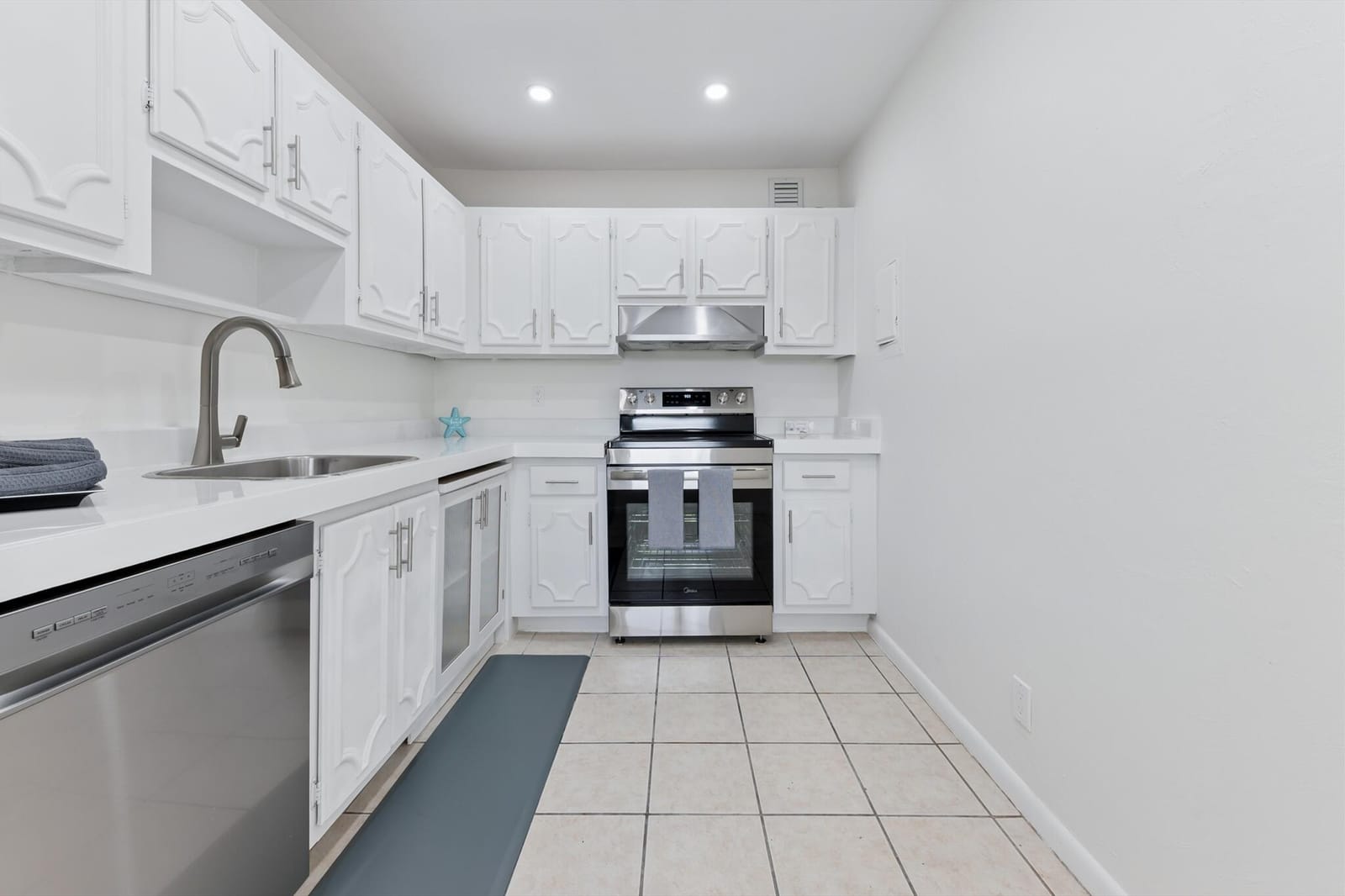 126 Sparrow Drive 10b, Royal Palm Beach, FL 33411 photo 4