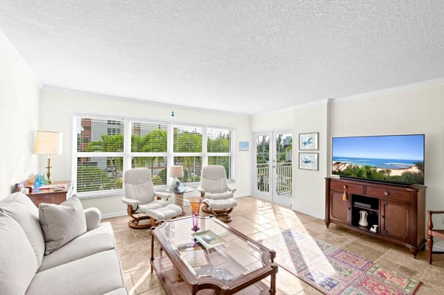 3000 E Sunrise Boulevard 2e, sold in Carlton Tower Condo, Fort Lauderdale, FL
