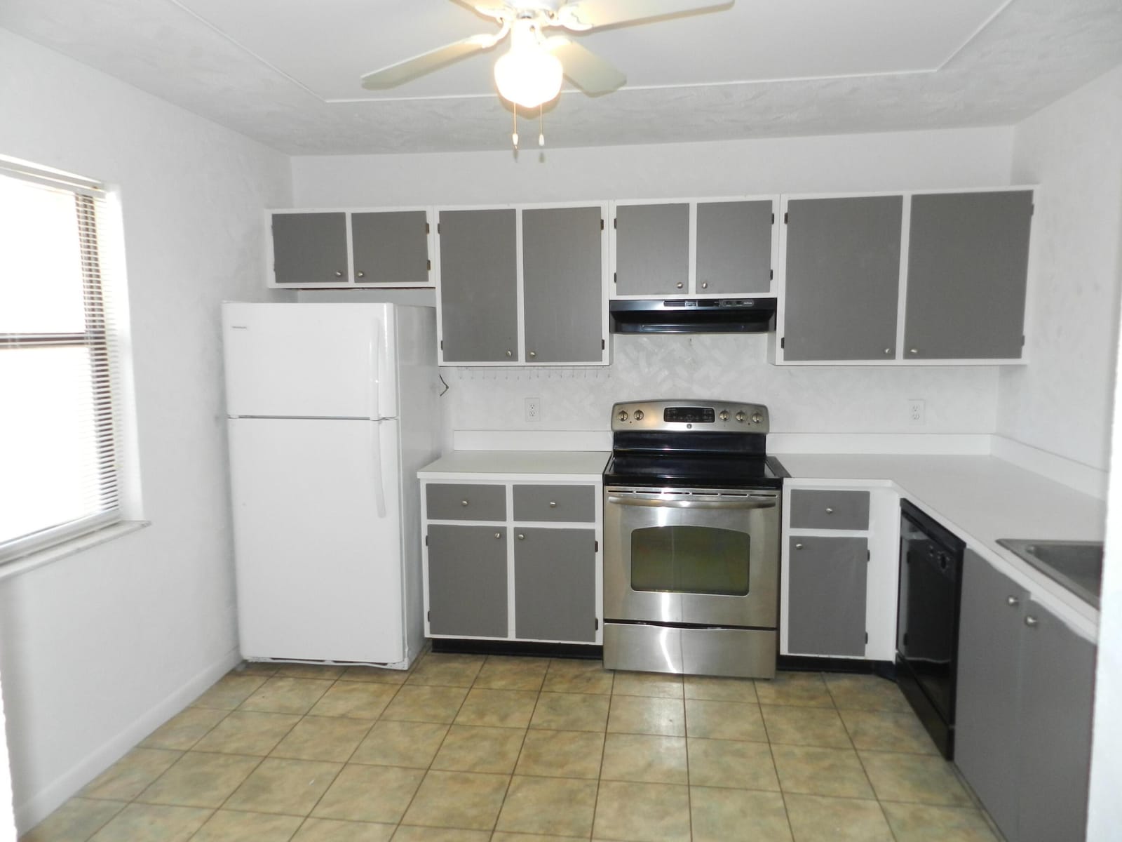 1110 E Lakeview Dr Drive E, Royal Palm Beach, FL 33411 photo 2
