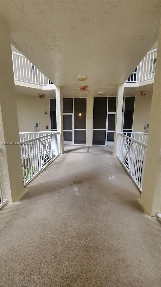 3600 Oaks Clubhouse Drive 206, Pompano Beach, FL 33069
