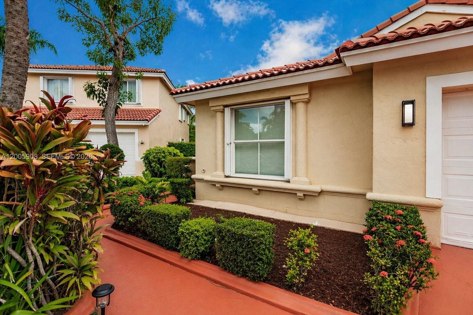 6298 Harbour Chase Drive — photo 2