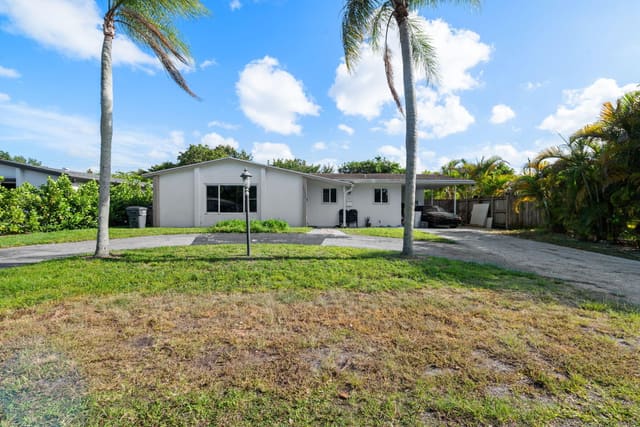 6530 Hayes Street, sold in Fleetwood Manor, Hollywood, FL
