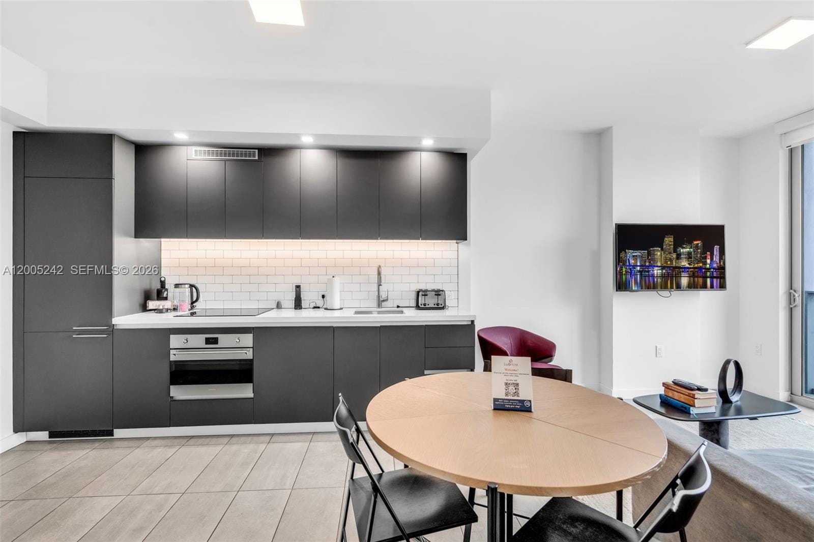 227 NE 2nd Street 2503, Miami, FL 33132 photo 3