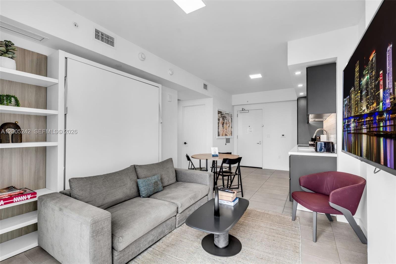 227 NE 2nd Street 2503, Miami, FL 33132 photo 4