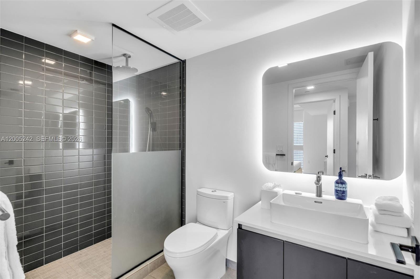227 NE 2nd Street 2503, Miami, FL 33132 photo 5