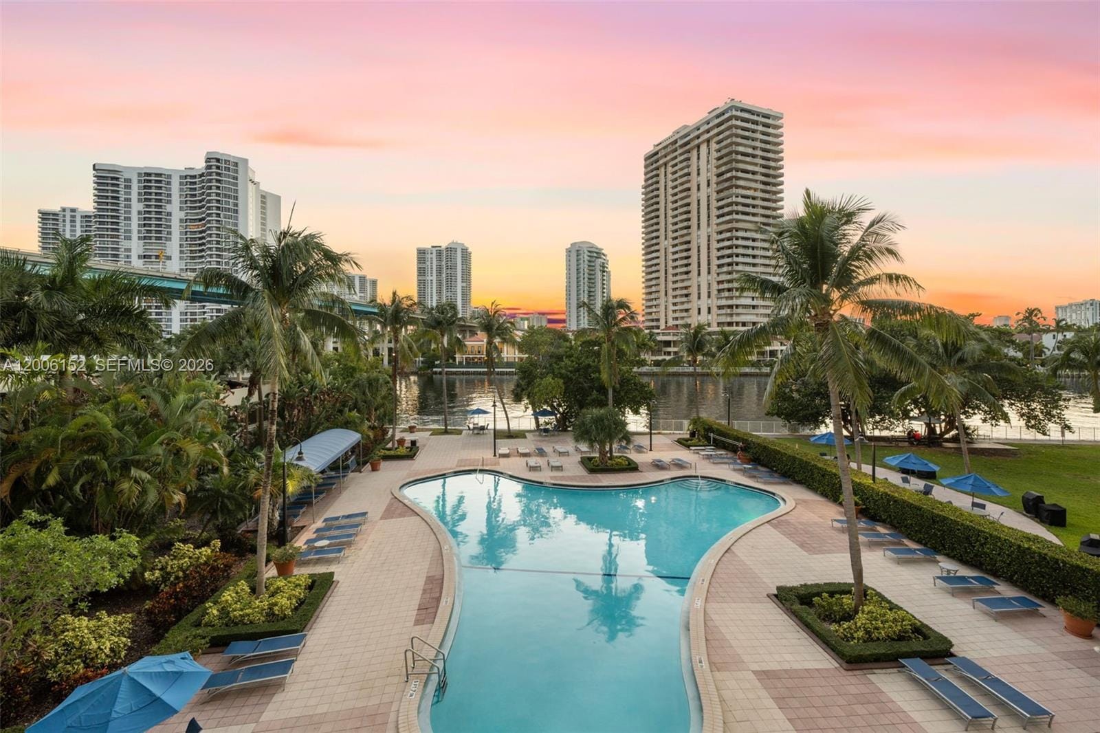 19390 Collins Avenue 1410 — photo 4