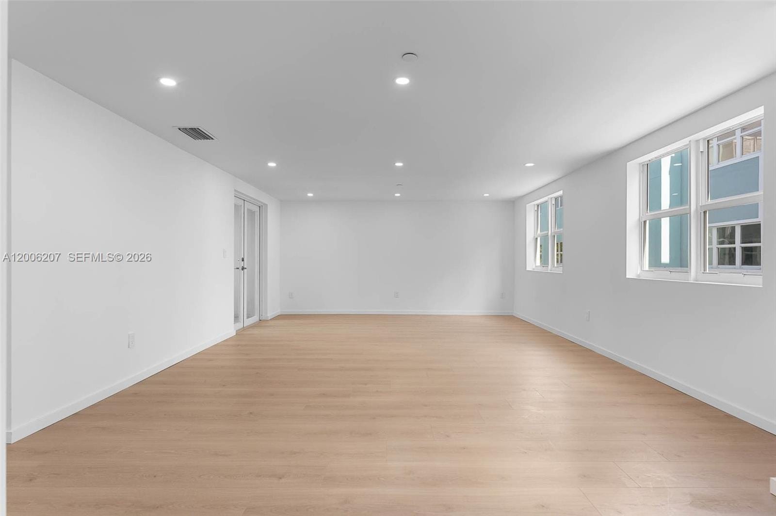 824 SE 12th Court 828 — photo 2