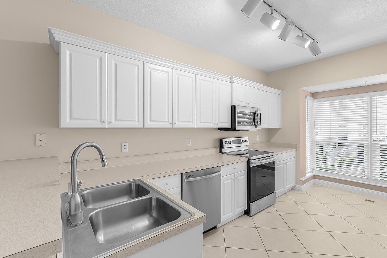 1620 42nd Square 104, Vero Beach, FL 32960 photo 11