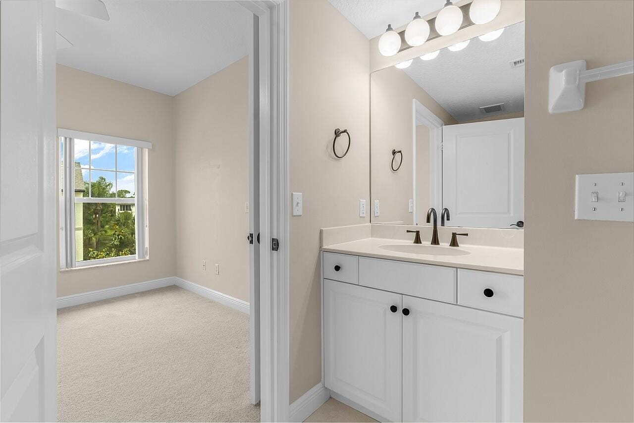 1620 42nd Square 104, Vero Beach, FL 32960 photo 22