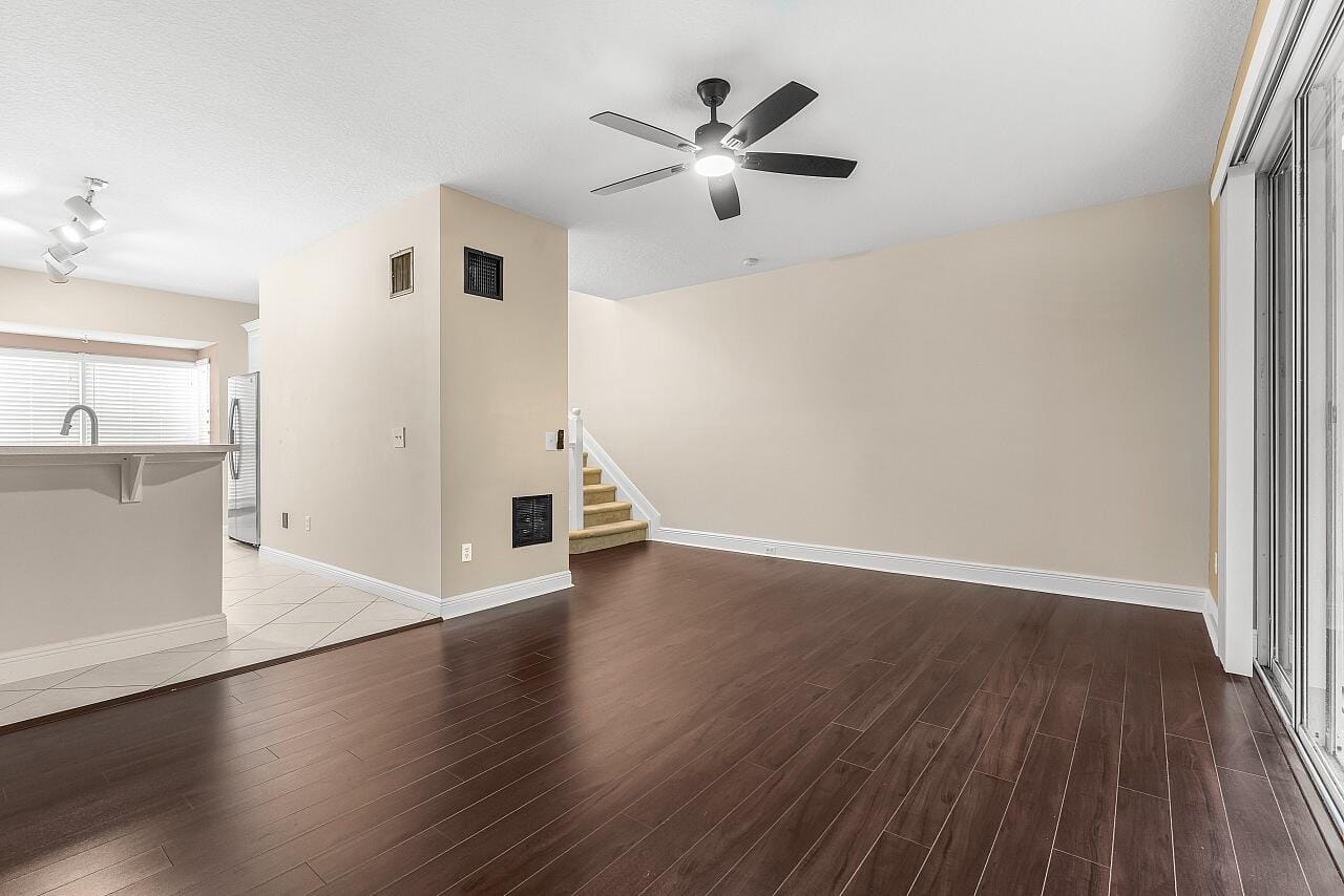 1620 42nd Square 104, Vero Beach, FL 32960 photo 5