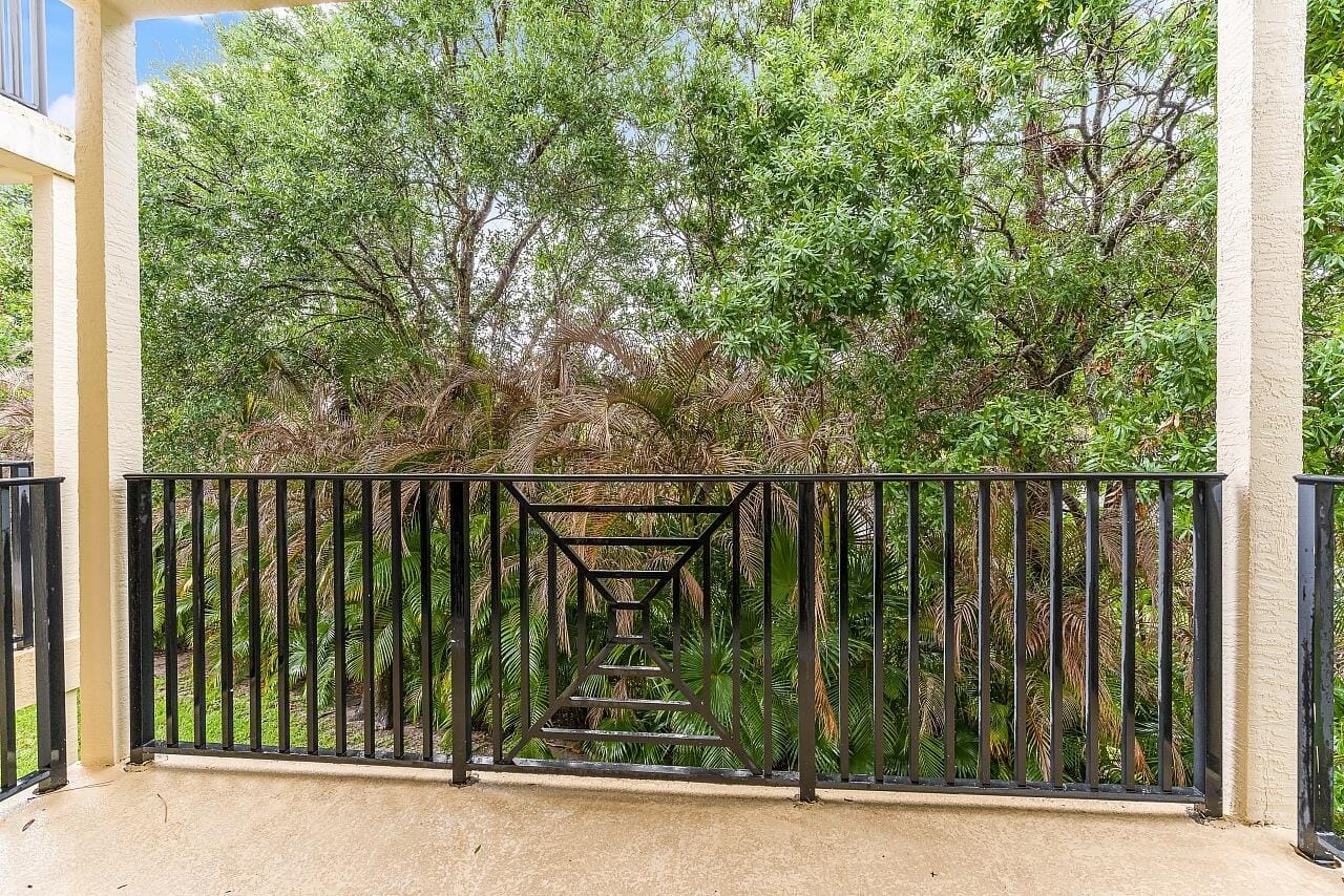 1620 42nd Square 104, Vero Beach, FL 32960 photo 9