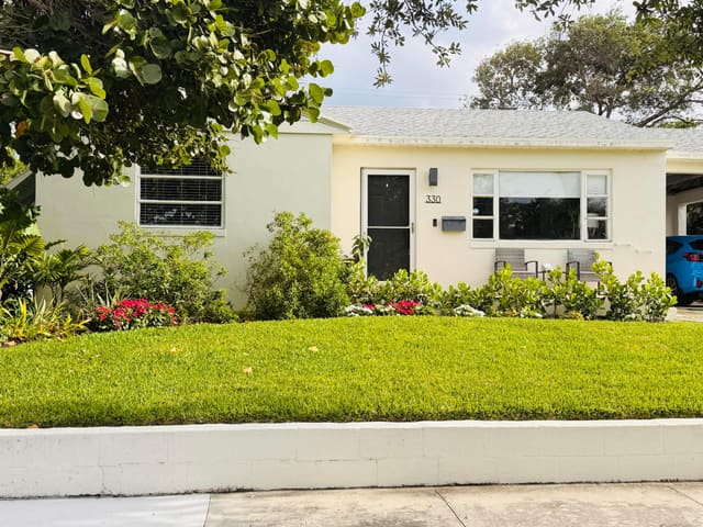 330 Nathan Hale Road, sold in Broadmoor Sec 1, West Palm Beach, FL