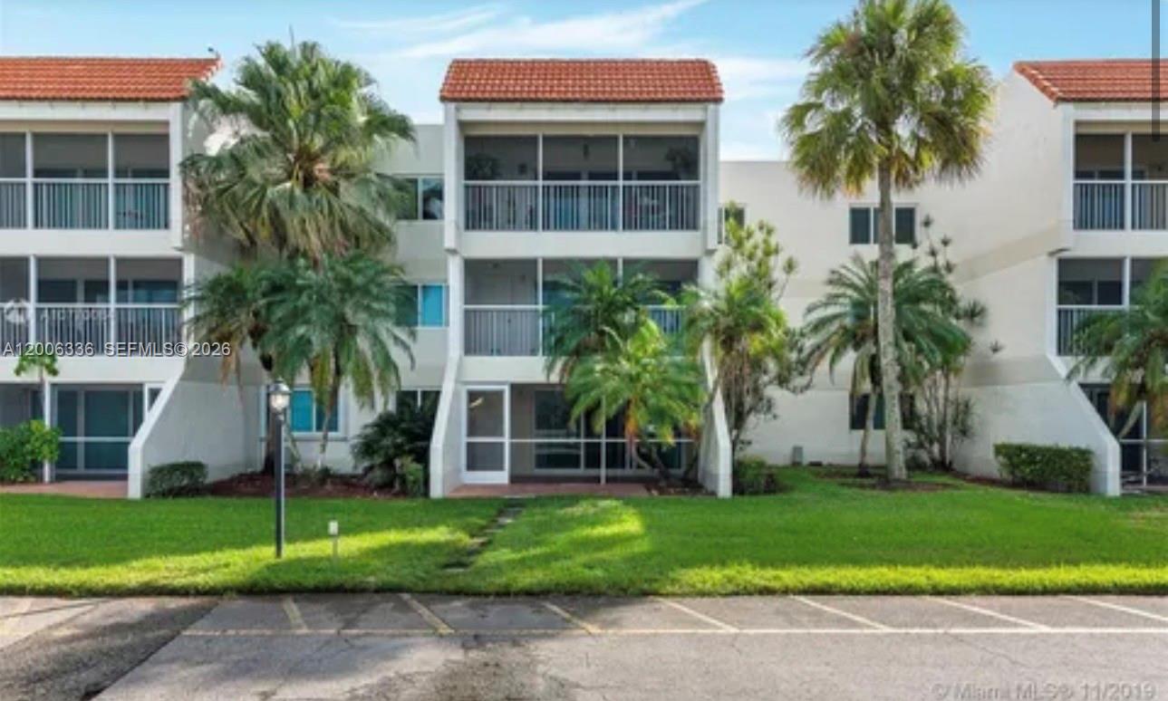 100 Lakeview Drive 112, Weston, FL 33326, Weston