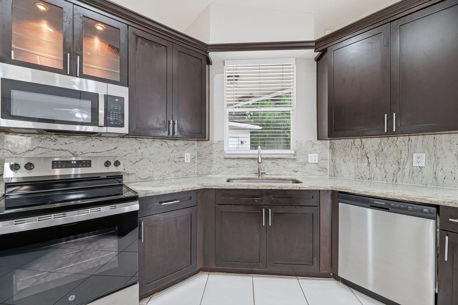 10316 NW 53rd Court — photo 12