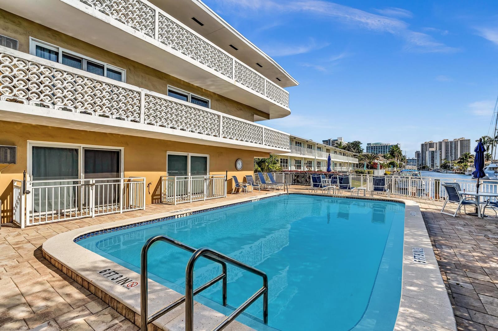 3220 Bayview Drive 211 — photo 2