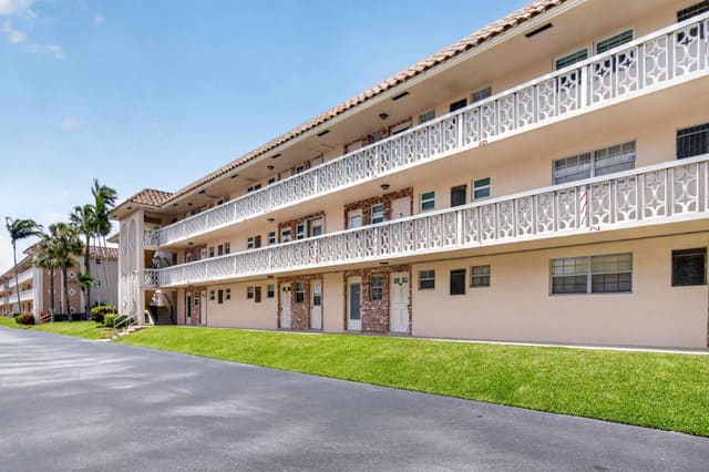 400 NE 20th Street A205, sold in Boca Verde East, Boca Raton, FL