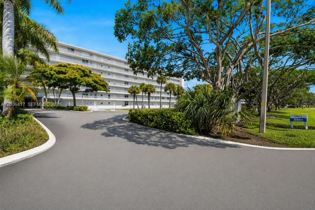 5961 NW 2nd Avenue 403, Boca Raton, FL 33487