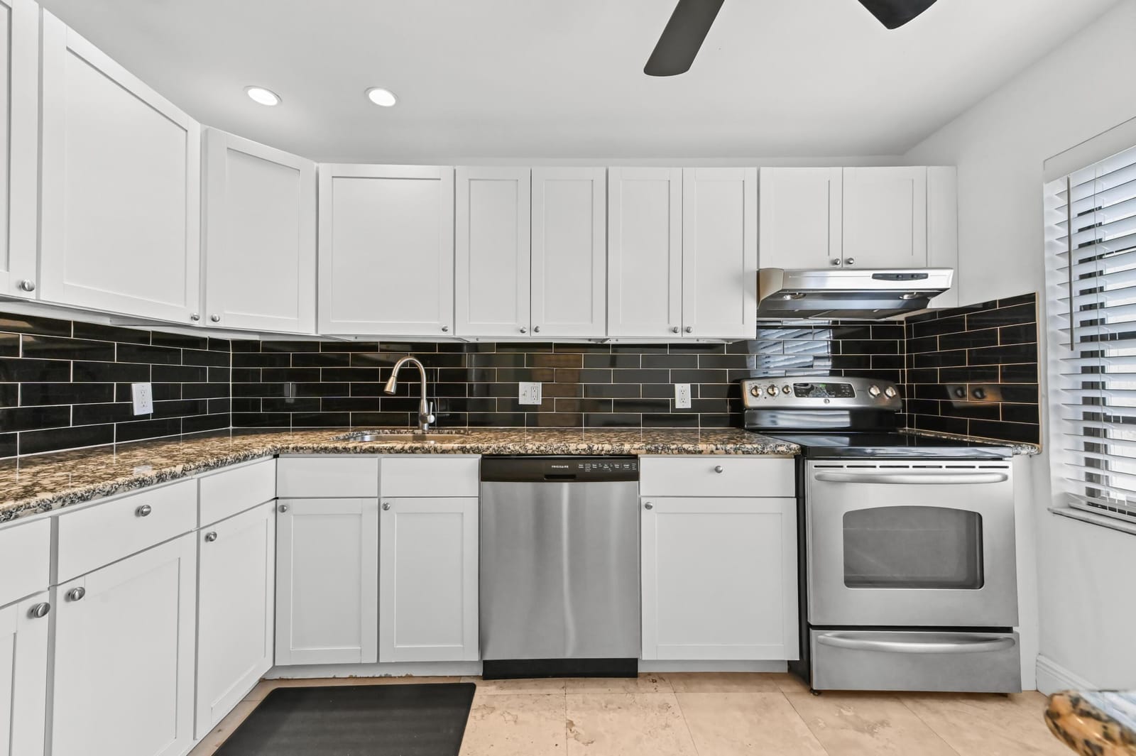 21215 Lago Circle C, Boca Raton, FL 33433 photo 3