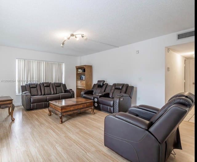 4174 Inverrary Drive 202, Lauderhill, FL 33319