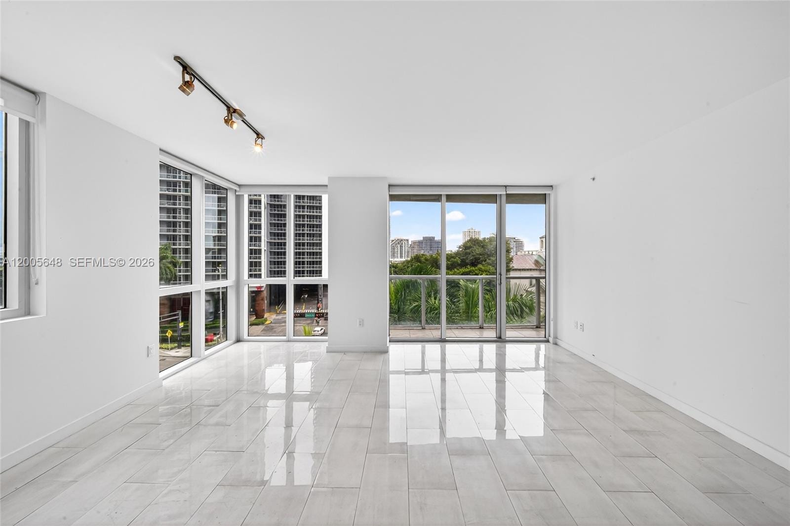 500 Brickell Avenue 501, Miami, FL 33131 photo 2
