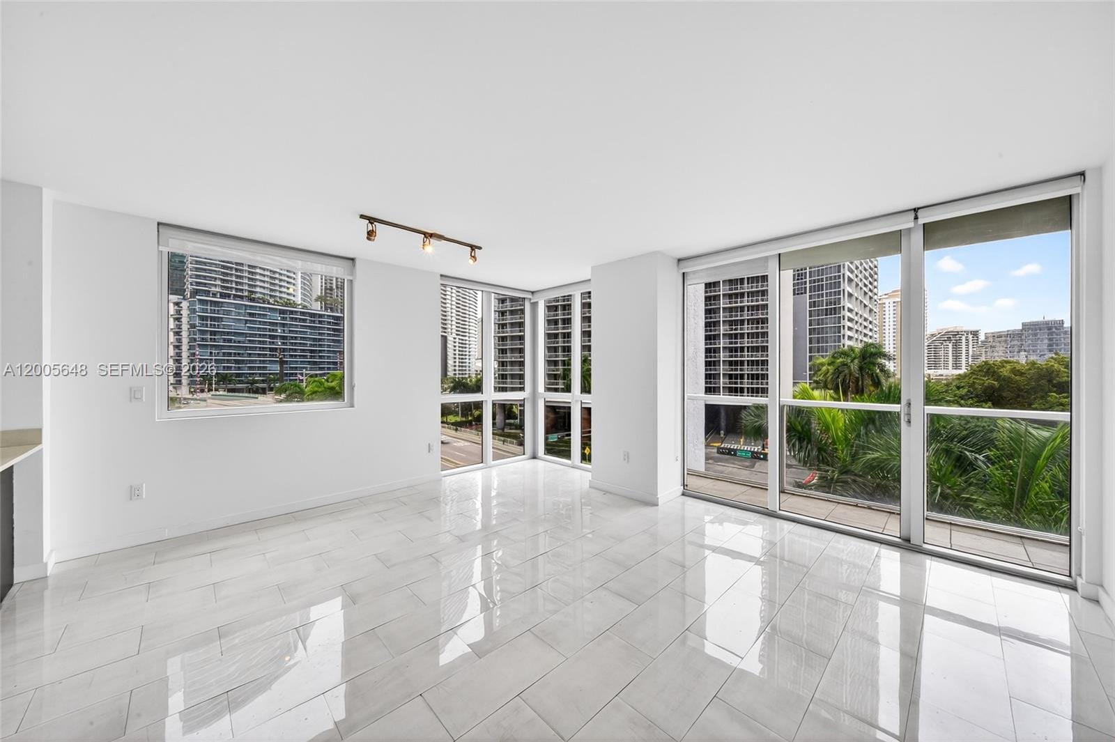 500 Brickell Avenue 501, Miami, FL 33131 photo 4