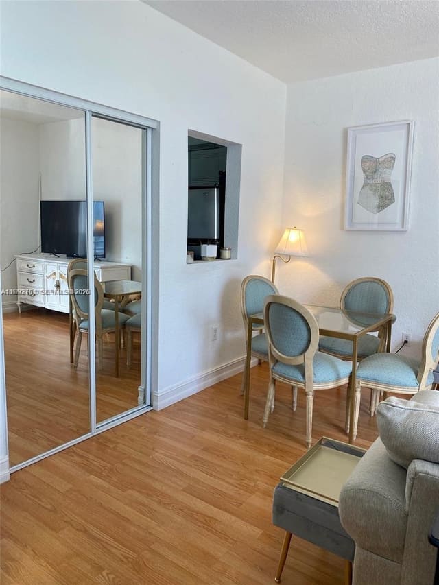 820 Euclid Avenue 203, Euclid, Miami Beach, FL