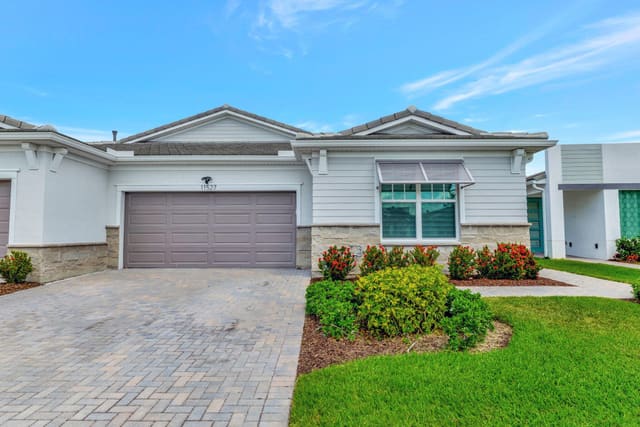11527 SW Viridian Boulevard, Port St. Lucie, FL 34987