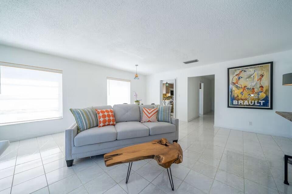 6 Lucerne Avenue 3 — photo 4