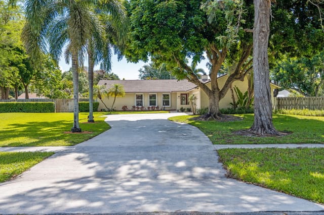 240 Sulky Way, sold in Pinewood East 2 Of Wellington, Wellington, FL