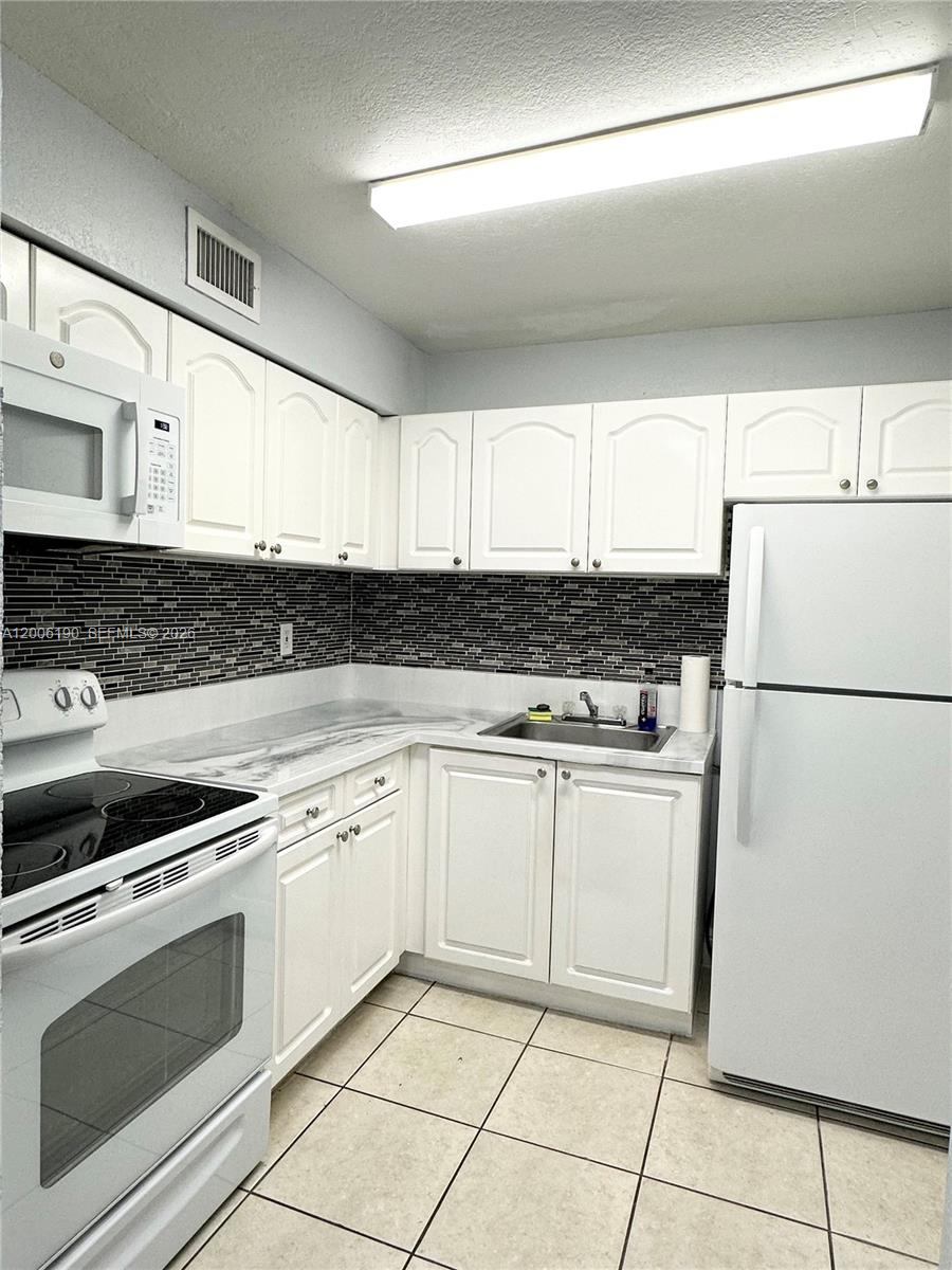 9405 SW 76th Street Y32, Miami, FL 33173, Miami