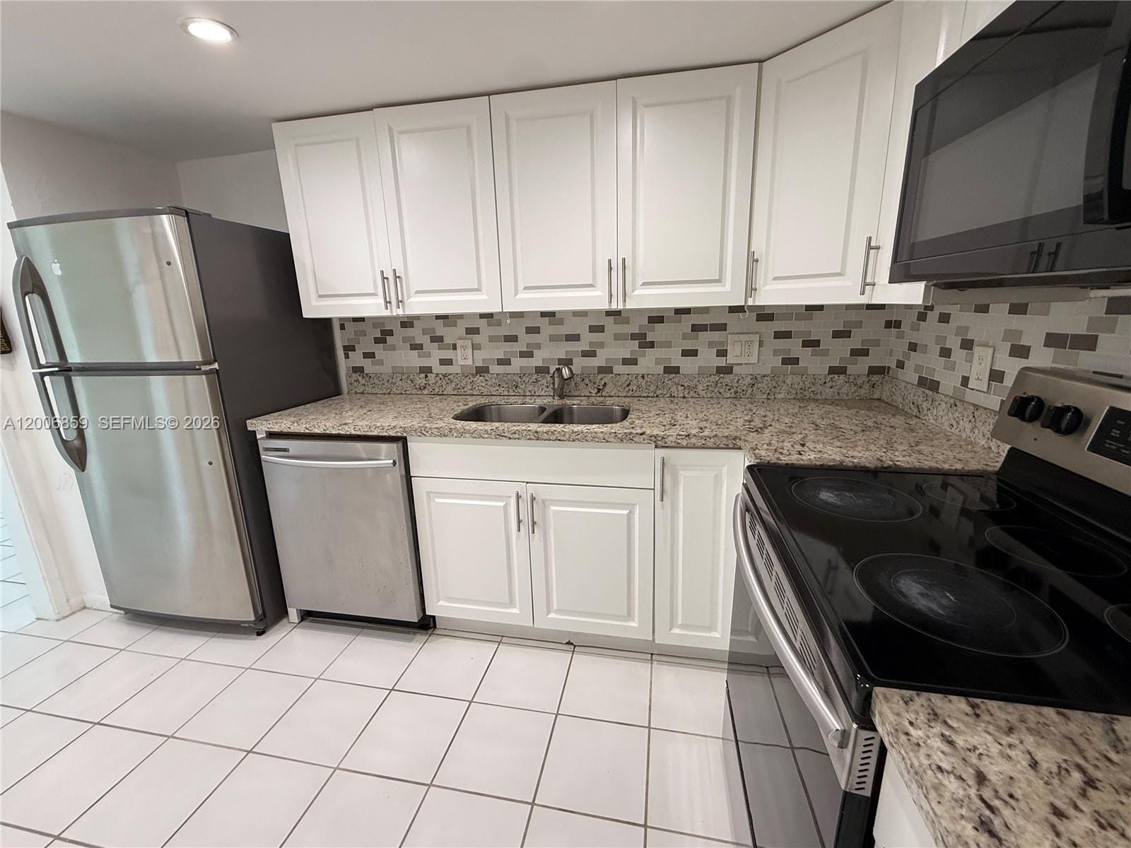 400 Kings Point Drive 608 — photo 2
