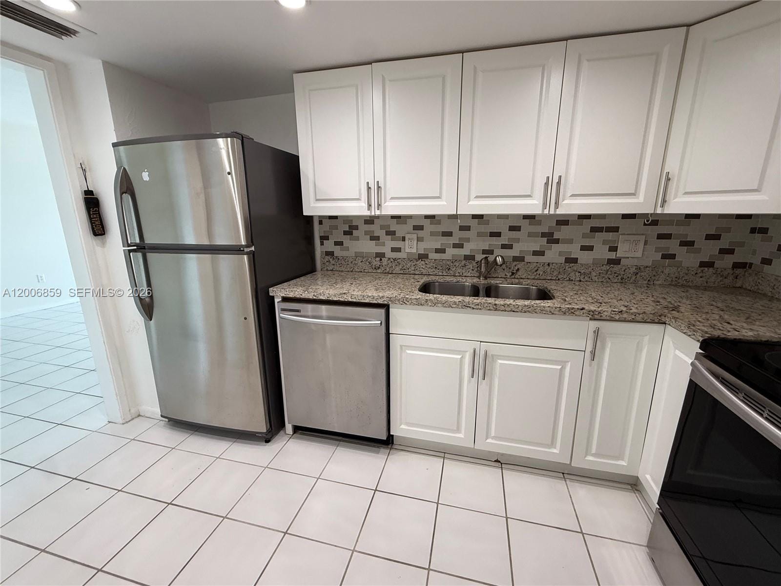 400 Kings Point Drive 608 — photo 3