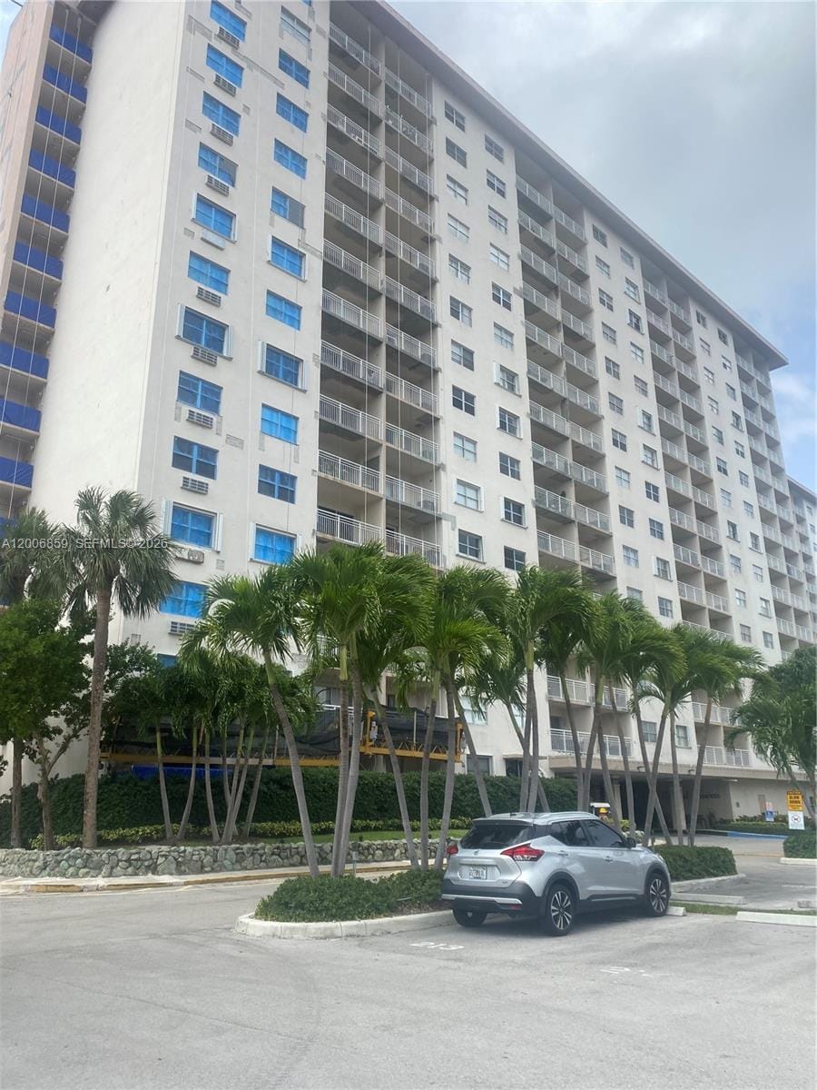 400 Kings Point Drive 608, Sunny Isles Beach, FL 33160 photo 22