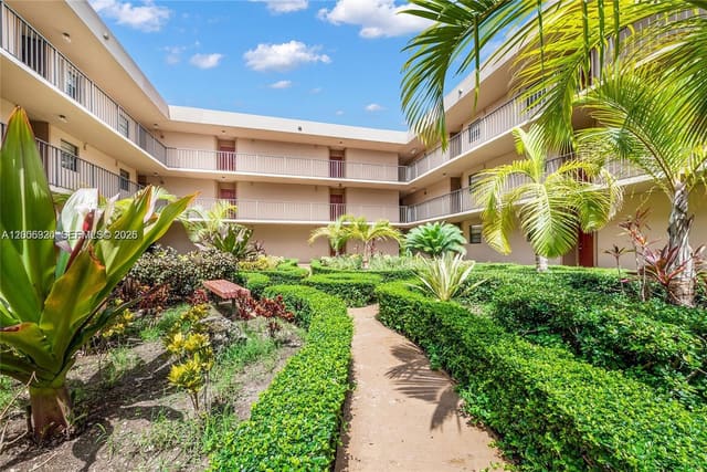10625 SW 112th Avenue 301, Miami, FL 33176