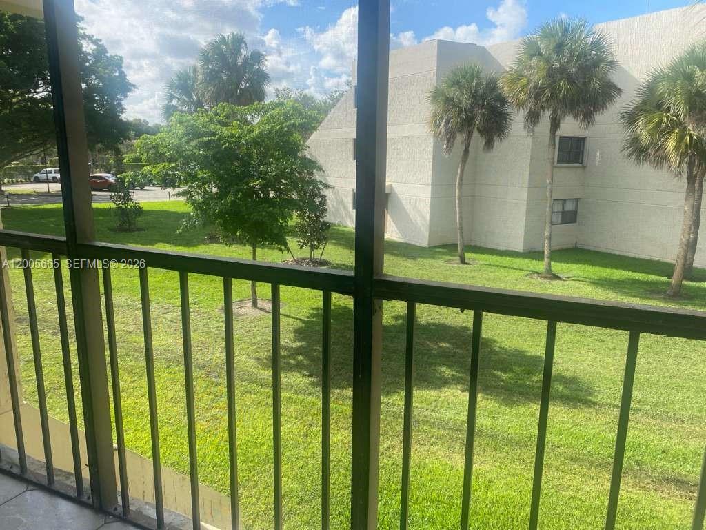 220 Lakeview Drive 203, Weston, FL 33326, Weston