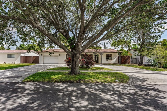 1101 NE 4th Court, sold in Gulfstream Estates No 2, Hallandale Beach, FL