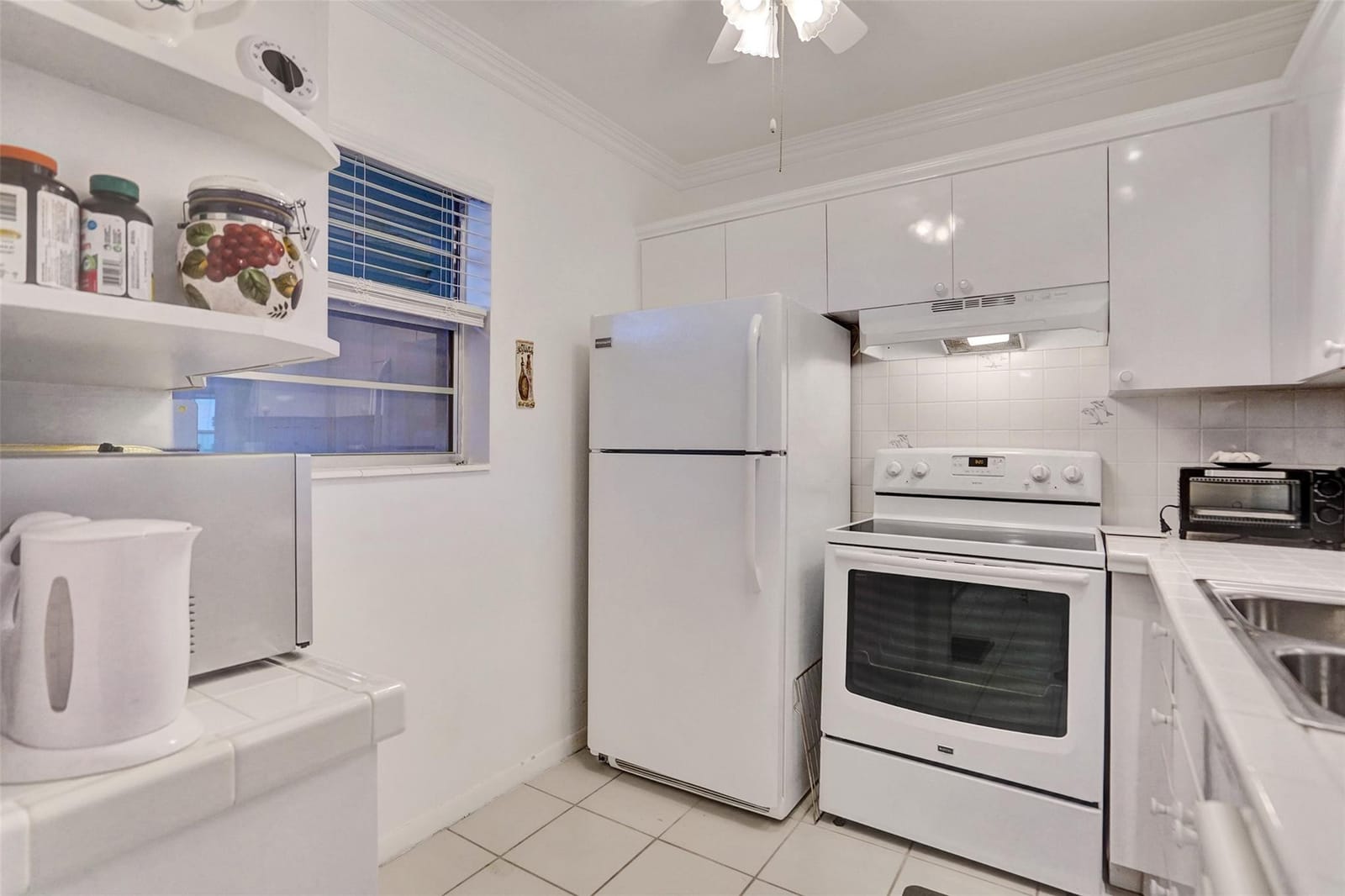 4706 NW 36th Street 409, Lauderdale Lakes, FL 33319 photo 11
