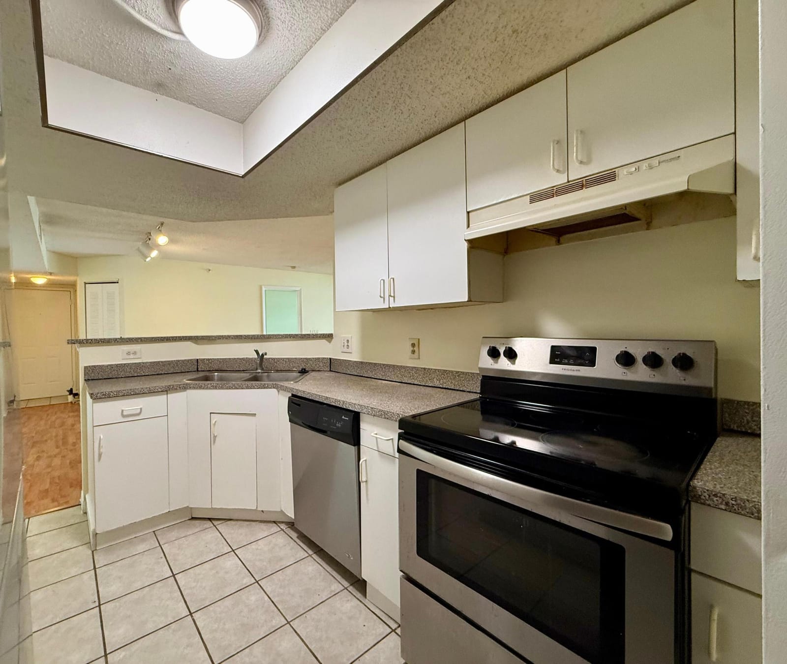 5065 Wiles Road 204 — photo 2