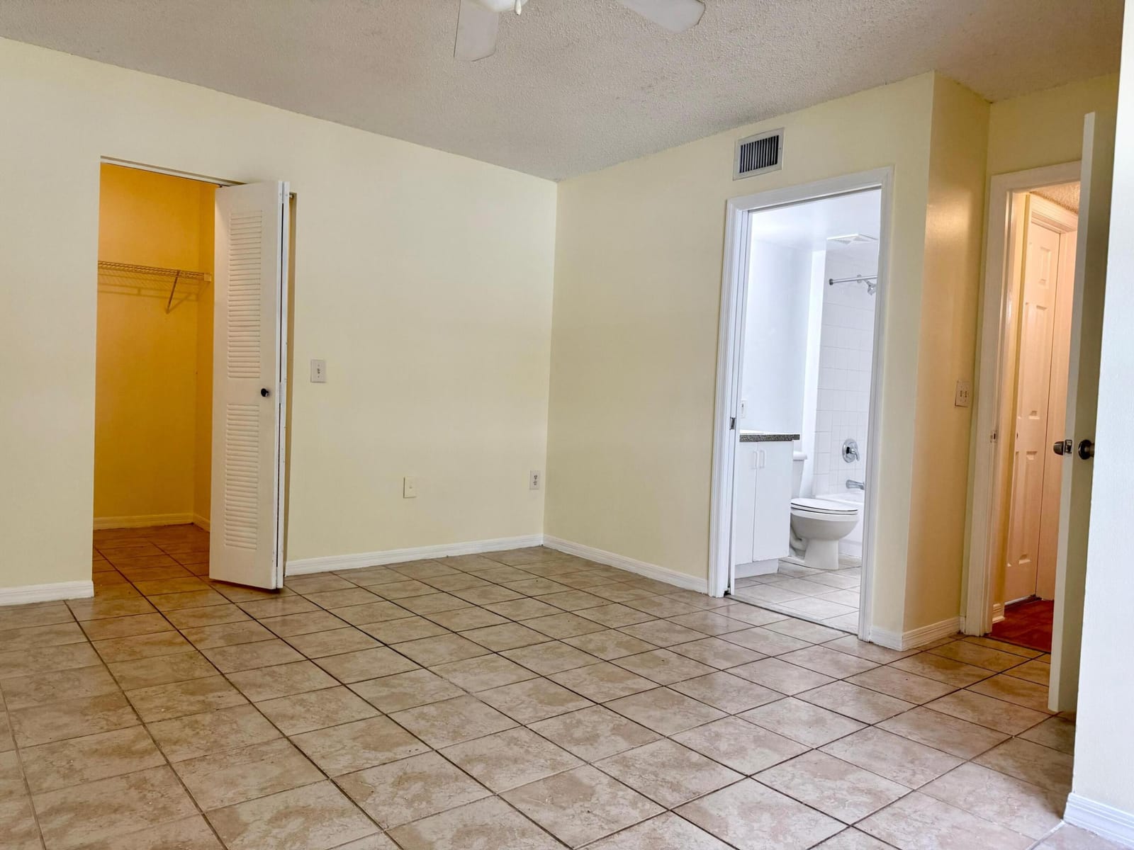 5065 Wiles Road 204 — photo 11