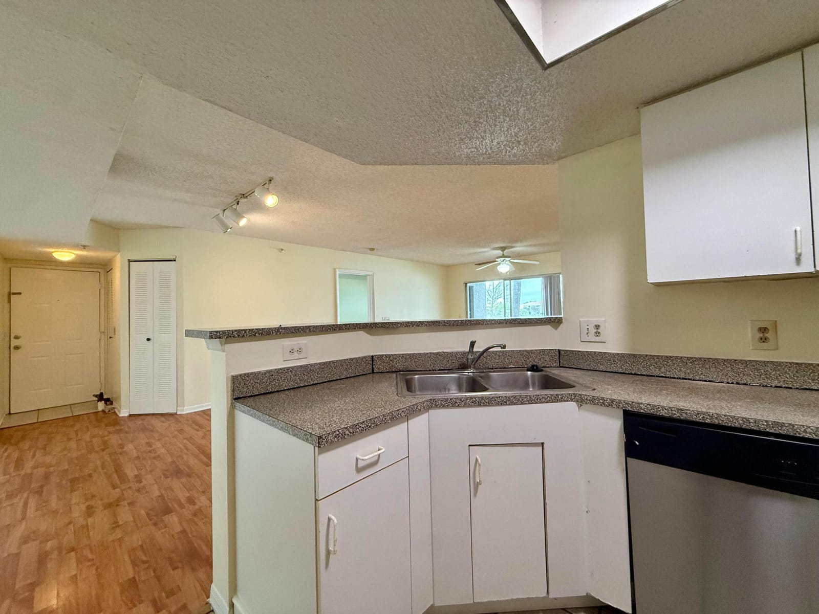 5065 Wiles Road 204 — photo 7