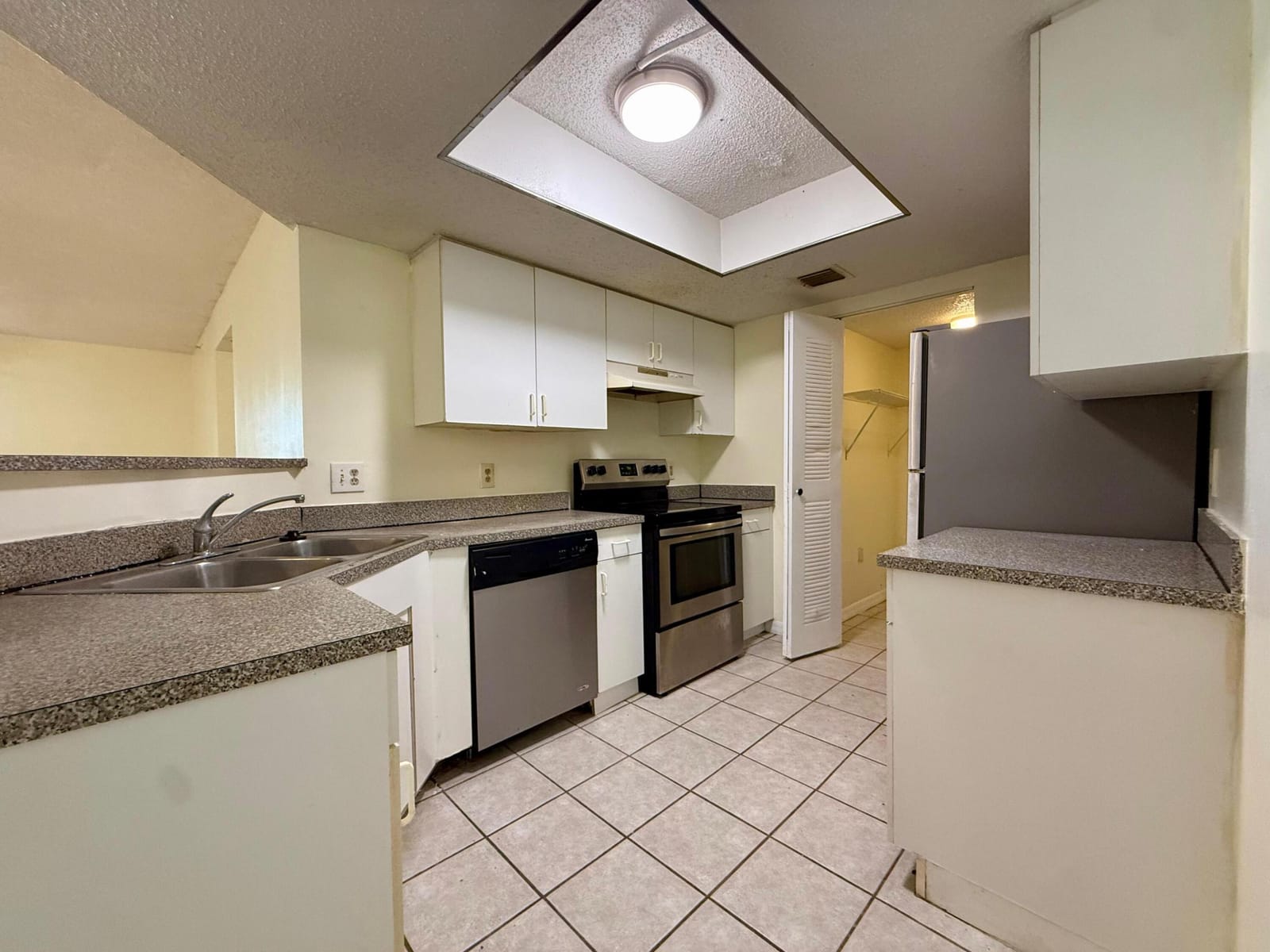 5065 Wiles Road 204 — photo 9