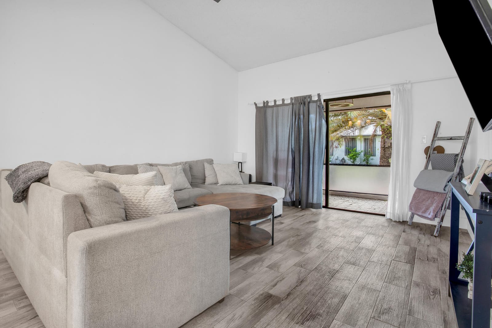 8202 NW 100th Drive — photo 9