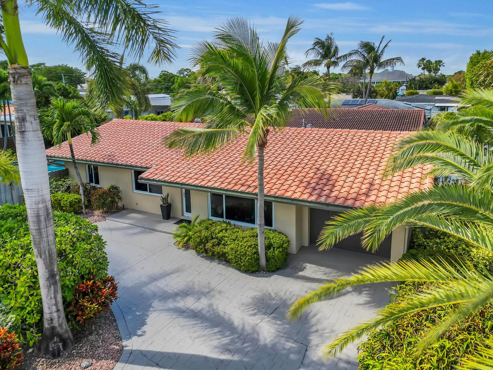 2401 NE 17th Terrace, Wilton Manors, FL 33305 photo 2