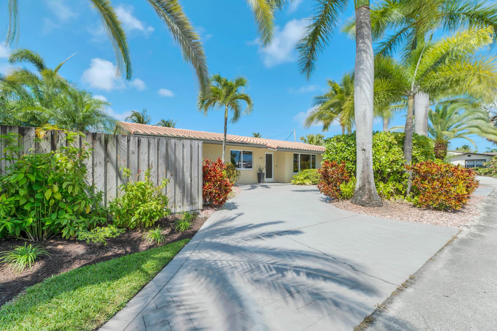 2401 NE 17th Terrace, Wilton Manors, FL 33305 photo 4