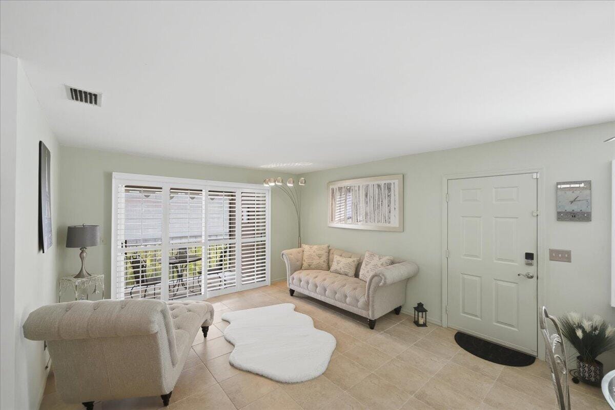 103 SE Village Drive — photo 3